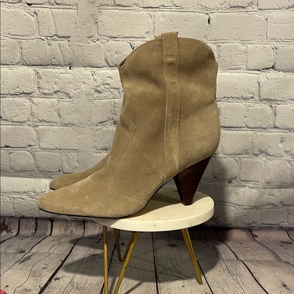 Marc Fisher Suede Heeled Boots in Taupe NWT no box Sz 10M - Picture 3 of 9